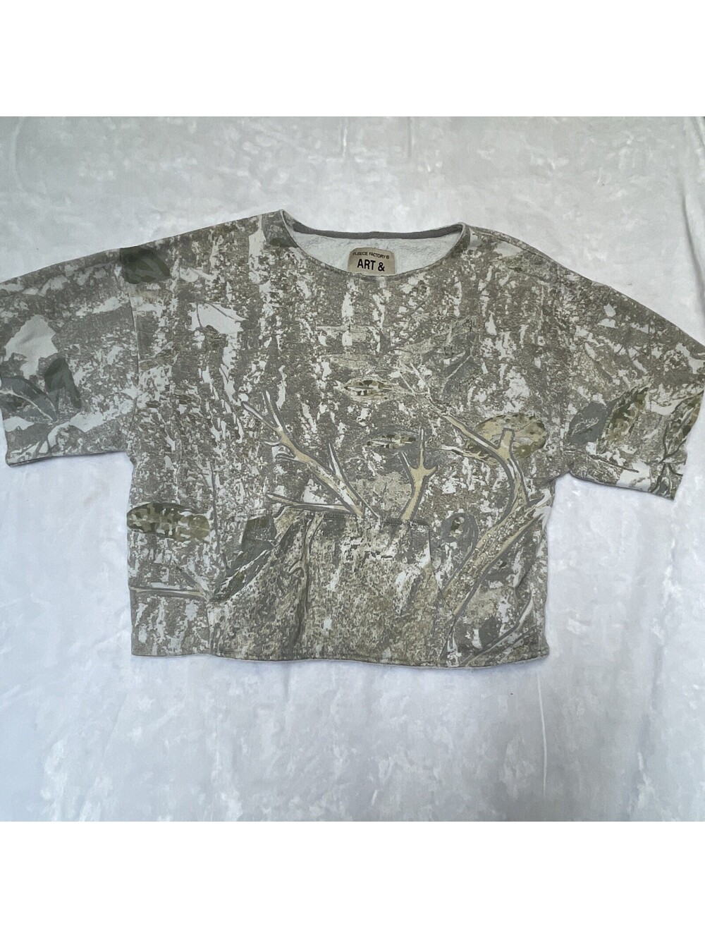 Art And Motion Camo Short Sleeve Crop Sweatshirt Women’s Medium